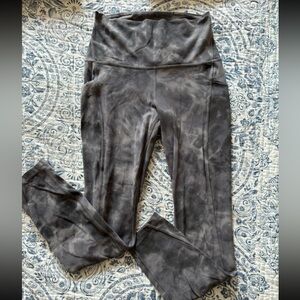 Gray wash/tie dye lulu leggings w/ pockets
